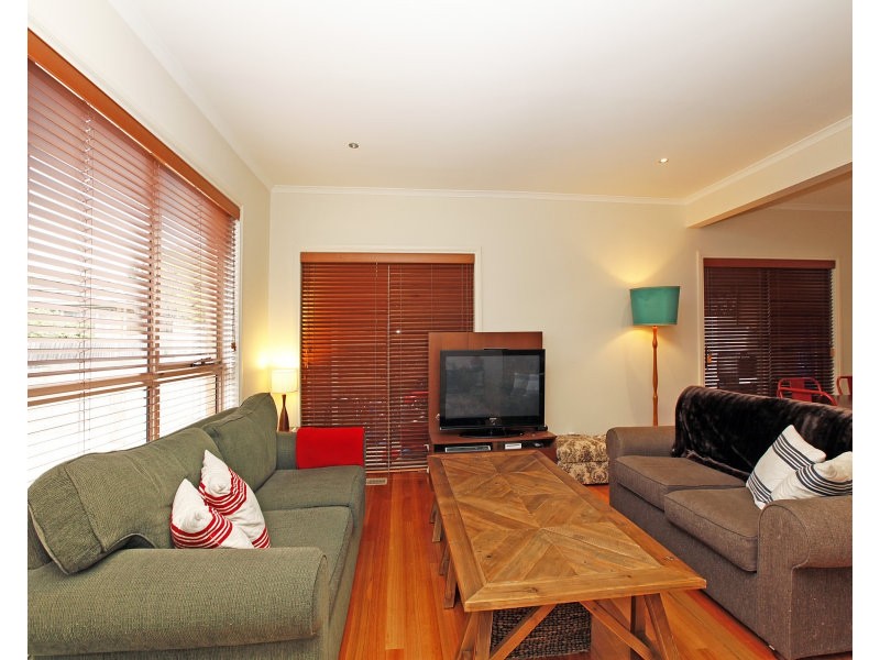 2/23 Comas Grove, Thornbury VIC 3071