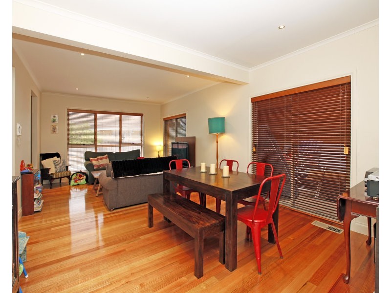 2/23 Comas Grove, Thornbury VIC 3071