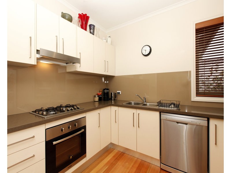 2/23 Comas Grove, Thornbury VIC 3071