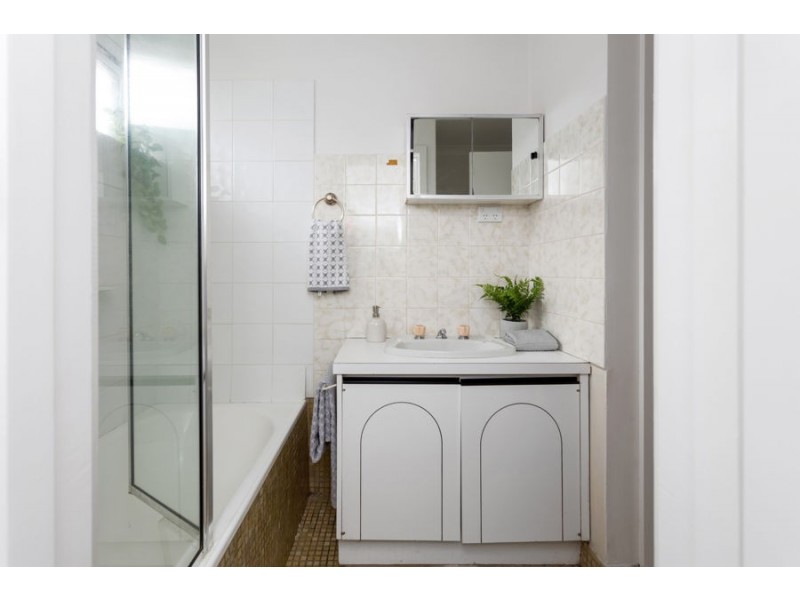 1/2 Third Avenue, Brunswick VIC 3056