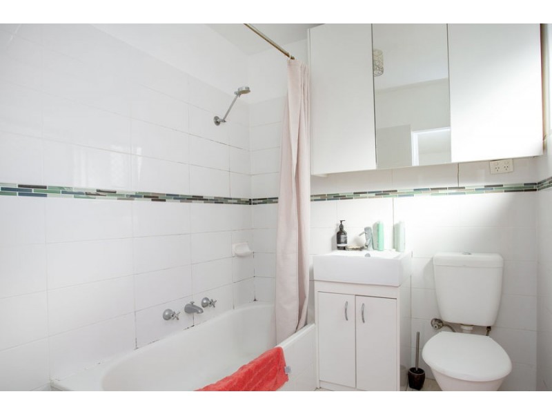 1/96 Glenlyon Road, Brunswick VIC 3056