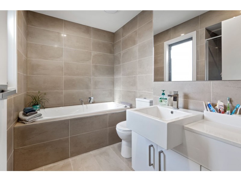 1/6-8 Brentwood Avenue, Pascoe Vale South VIC 3044