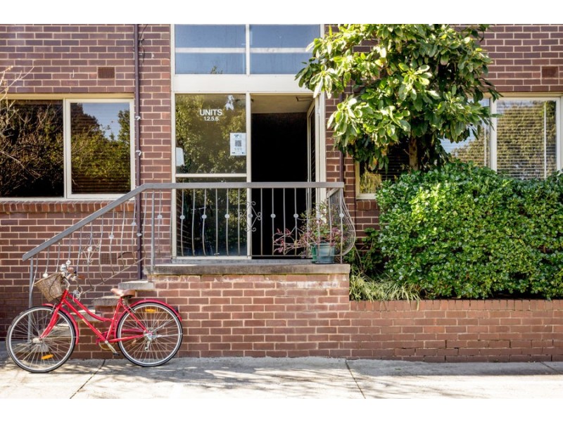 2/48 Passfield Street, Brunswick West VIC 3055