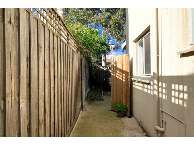 2/113 Albert Street, Brunswick VIC 3056
