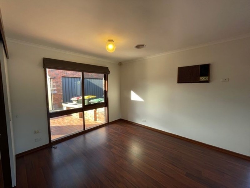 21 Cocoparra Crescent, Taylors Lakes VIC 3038