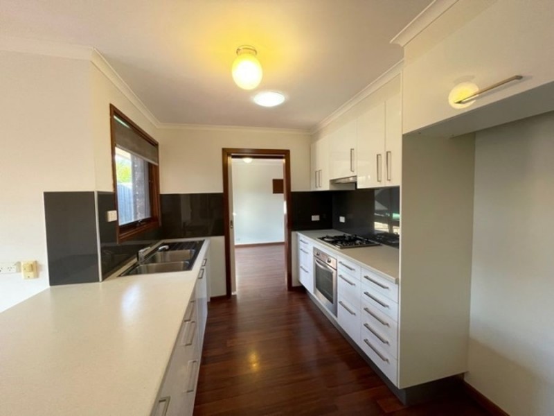 21 Cocoparra Crescent, Taylors Lakes VIC 3038