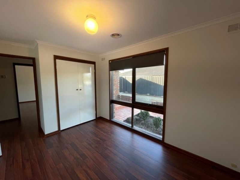 21 Cocoparra Crescent, Taylors Lakes VIC 3038