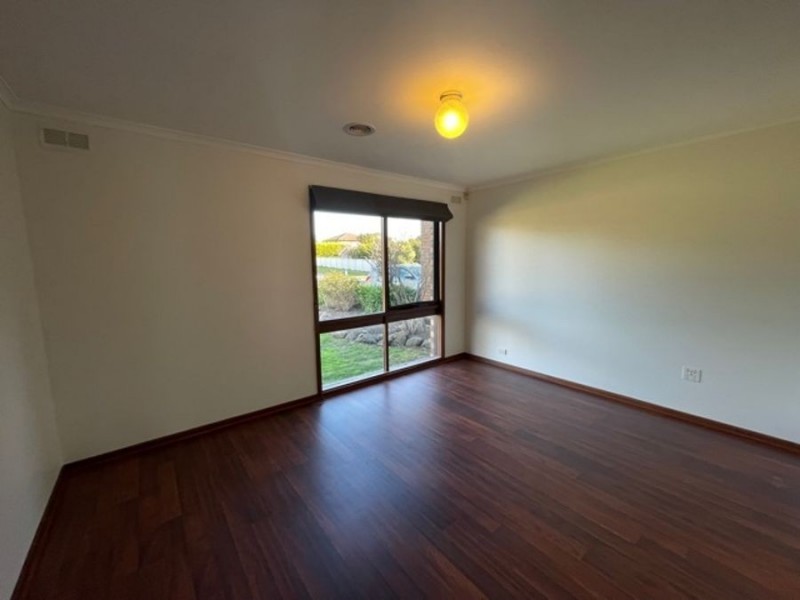 21 Cocoparra Crescent, Taylors Lakes VIC 3038