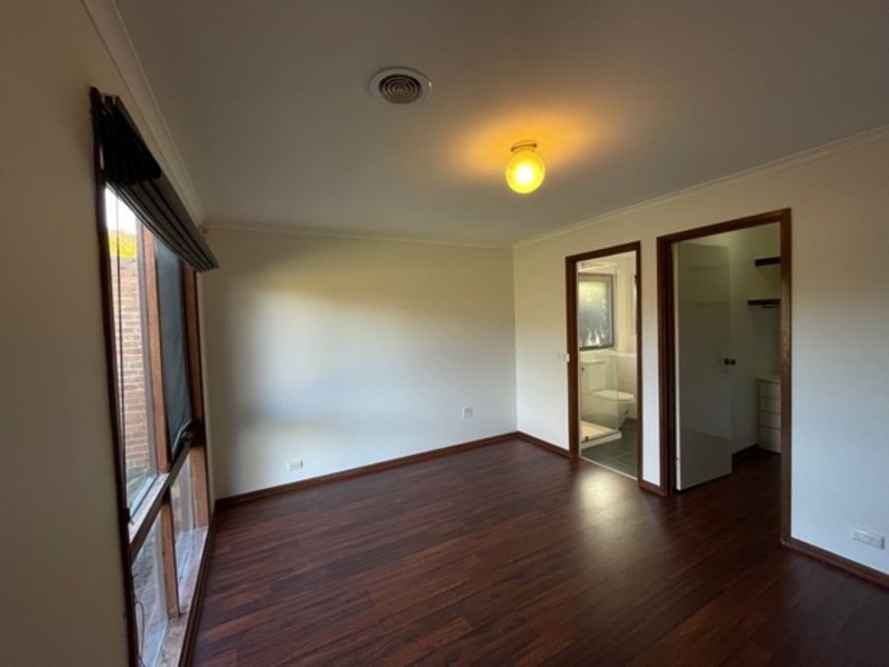 21 Cocoparra Crescent, Taylors Lakes VIC 3038