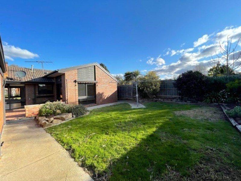 21 Cocoparra Crescent, Taylors Lakes VIC 3038
