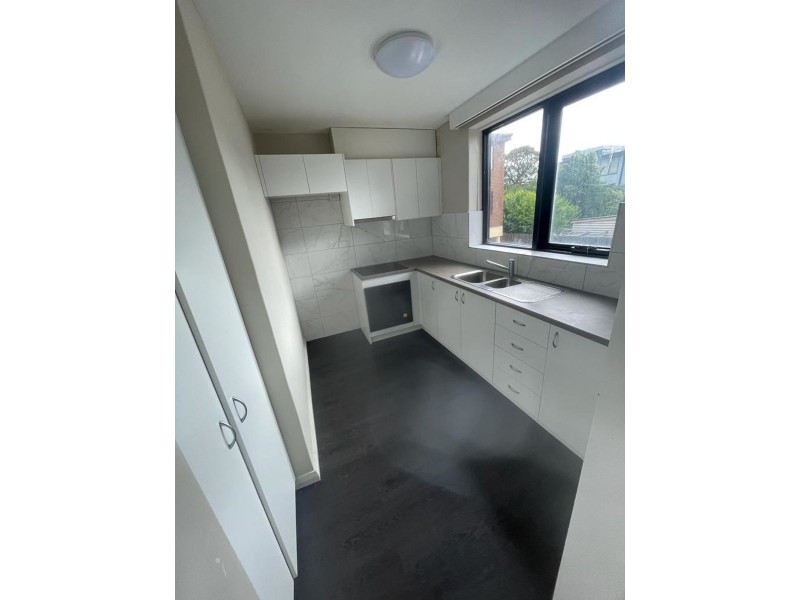 4/16 Donald Street, Brunswick VIC 3056