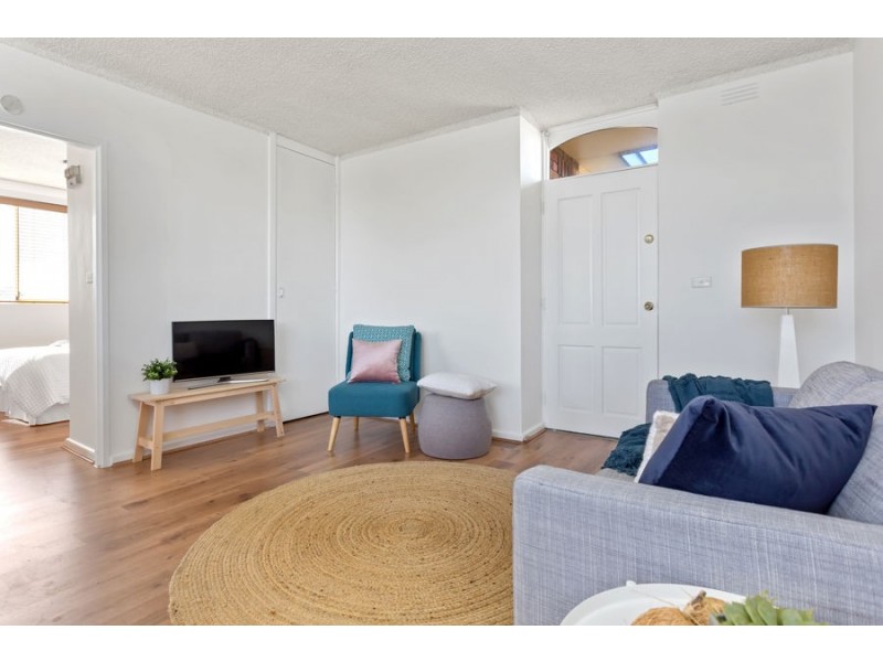 9/9 Austin Terrace, Brunswick VIC 3056