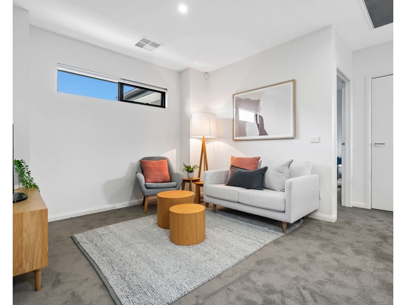 2/25 Leura Street, Doncaster East VIC 3109