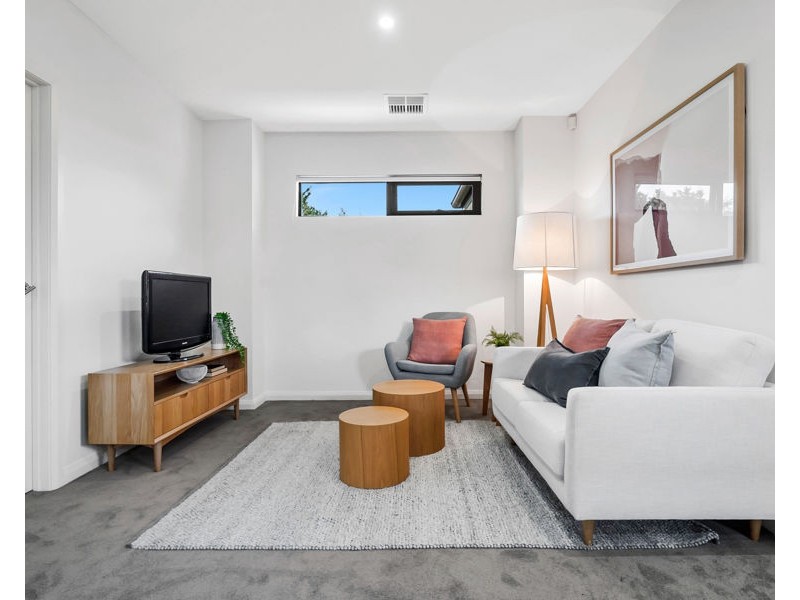 2/25 Leura Street, Doncaster East VIC 3109