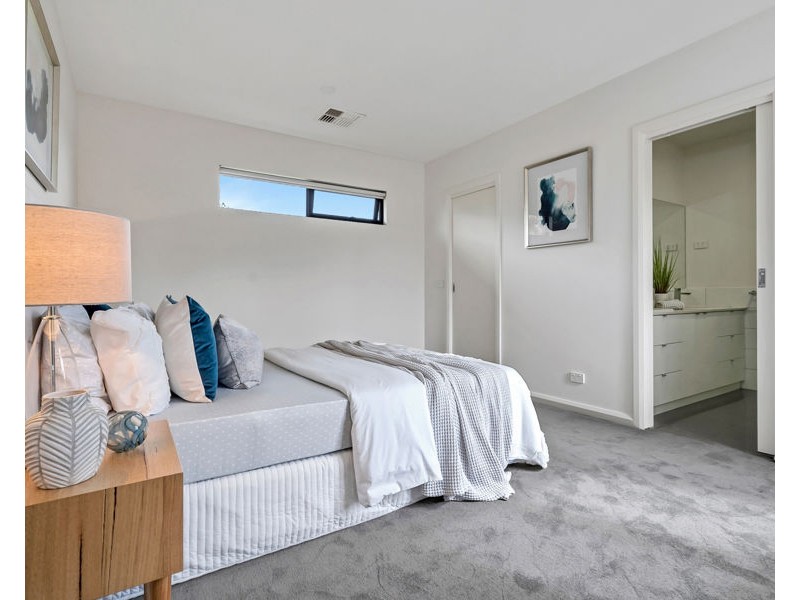 2/25 Leura Street, Doncaster East VIC 3109