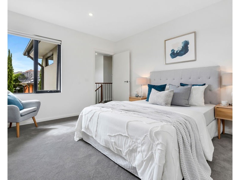 2/25 Leura Street, Doncaster East VIC 3109