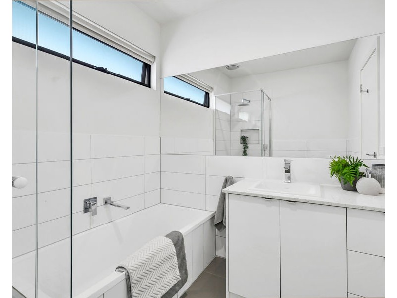 2/25 Leura Street, Doncaster East VIC 3109