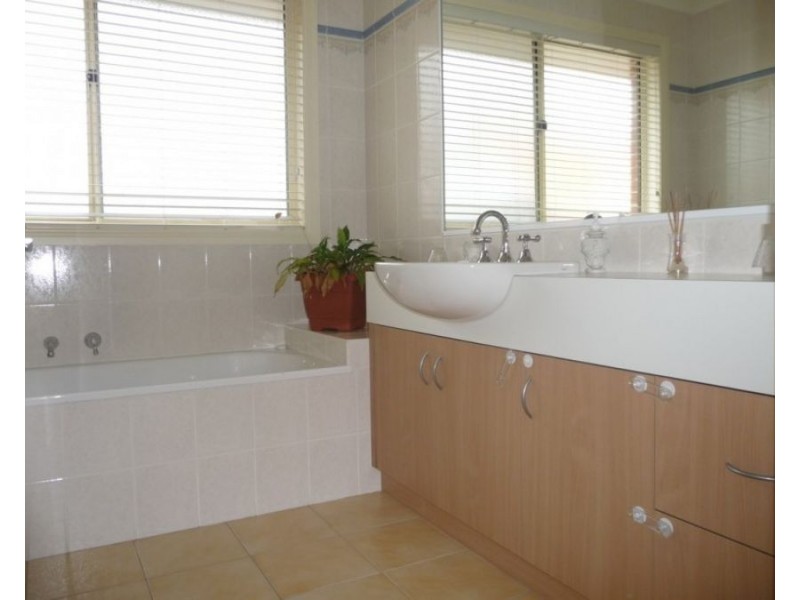 114 Stockdale Way, Mill Park VIC 3082