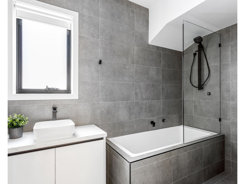 1/15a Darlington Grove, Coburg VIC 3058