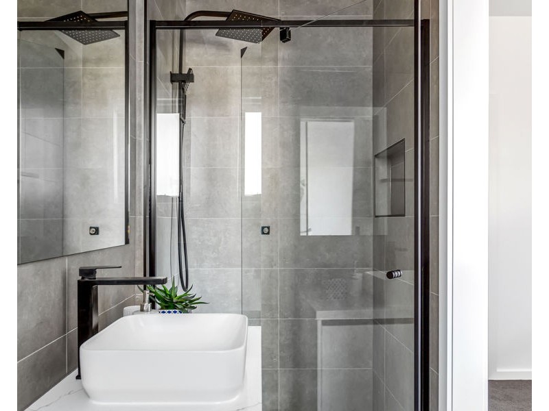 1/15a Darlington Grove, Coburg VIC 3058