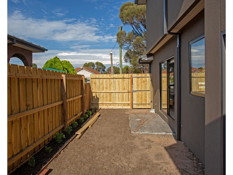 1/15a Darlington Grove, Coburg VIC 3058