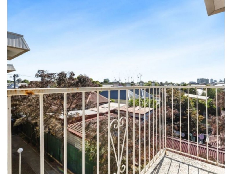 10/389 Barkly Street, Footscray VIC 3011