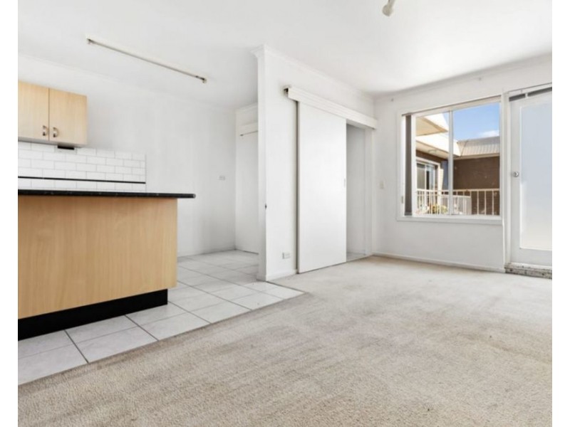 10/389 Barkly Street, Footscray VIC 3011