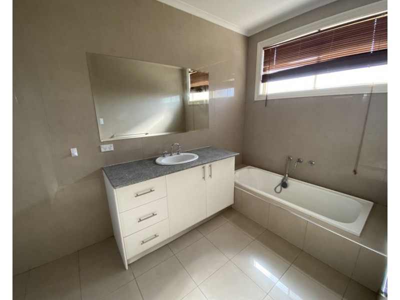 9a O’Shannassy Street, Essendon VIC 3040