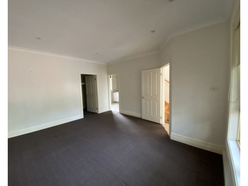 9a O’Shannassy Street, Essendon VIC 3040