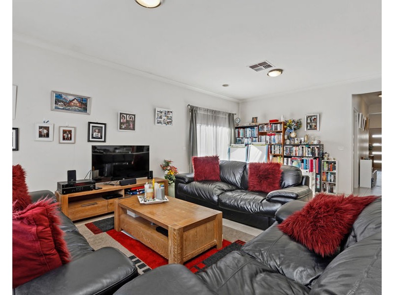 32 Wyperfeld Avenue, Craigieburn VIC 3064