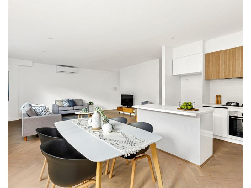 2/15A Darlington Grove, Coburg VIC 3058