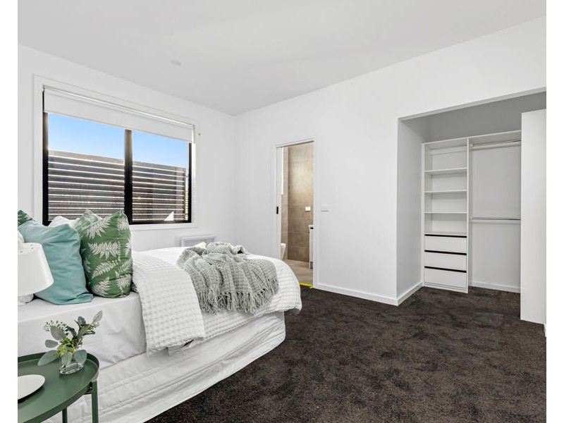 2/15A Darlington Grove, Coburg VIC 3058