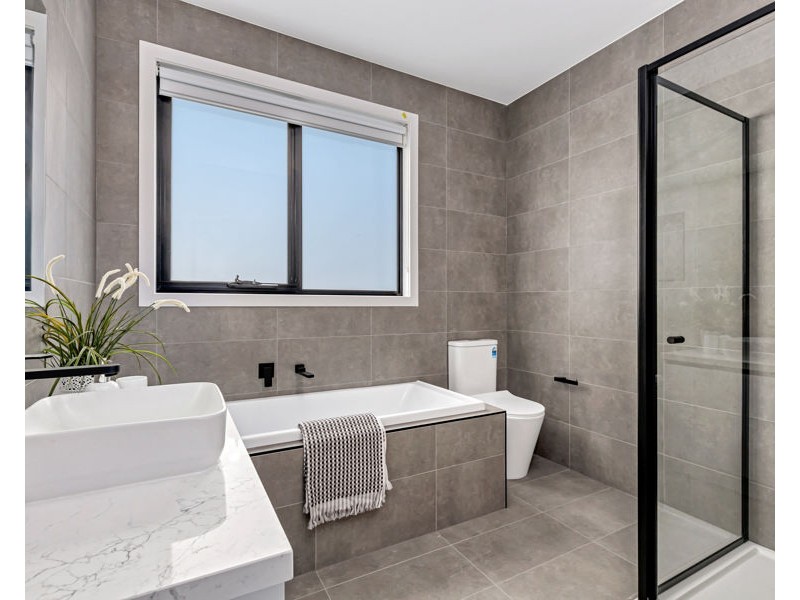 2/15A Darlington Grove, Coburg VIC 3058