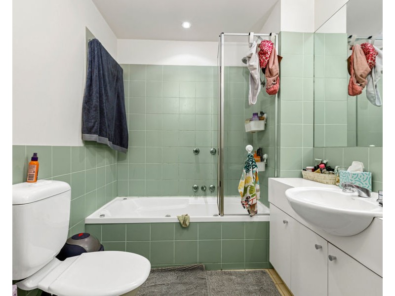 18/12 Acland Street, St Kilda VIC 3182