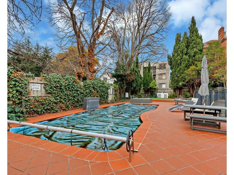 18/12 Acland Street, St Kilda VIC 3182