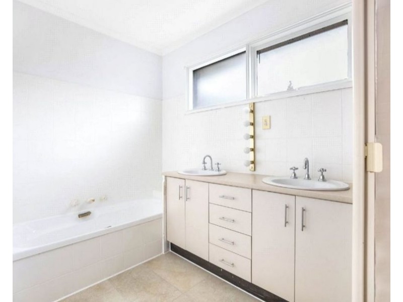 15-17 Streldon Avenue, Strathmore VIC 3041
