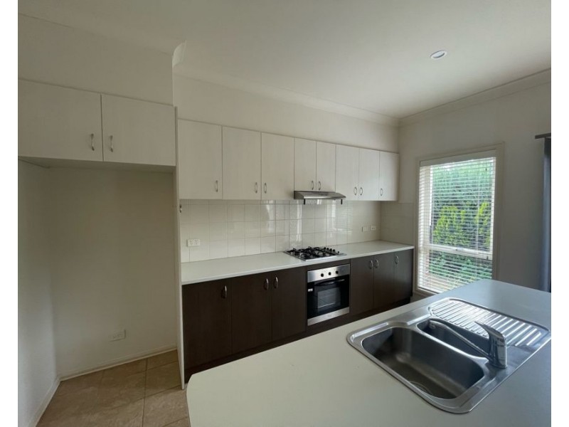 2/27 Birch Avenue, Tullamarine VIC 3043