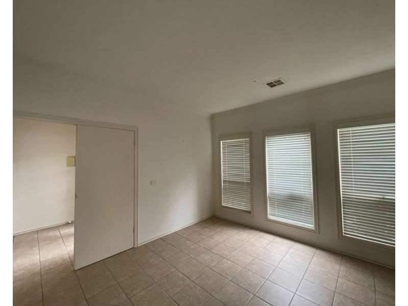 2/27 Birch Avenue, Tullamarine VIC 3043