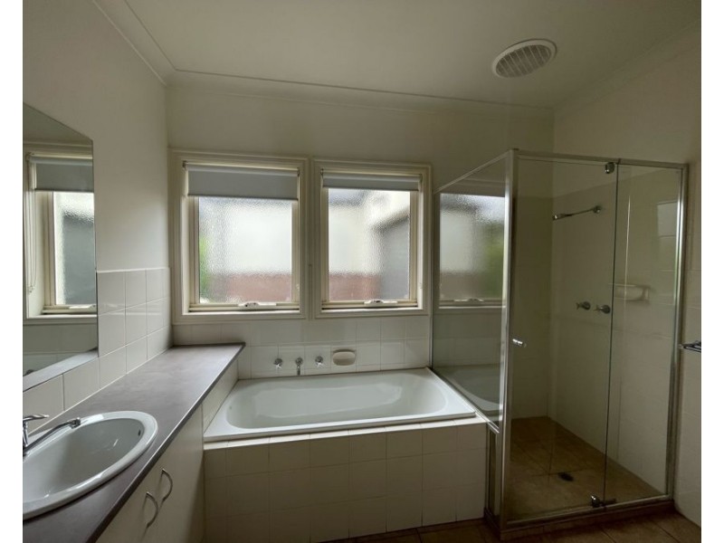 2/27 Birch Avenue, Tullamarine VIC 3043