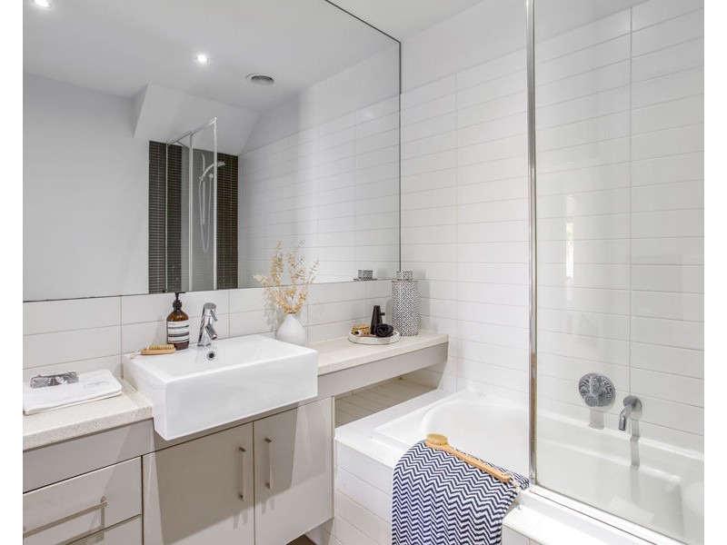 1/42 Cumming Street, Brunswick West VIC 3055