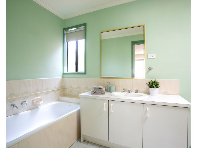 57 Rossiter Avenue, Roxburgh Park VIC 3064