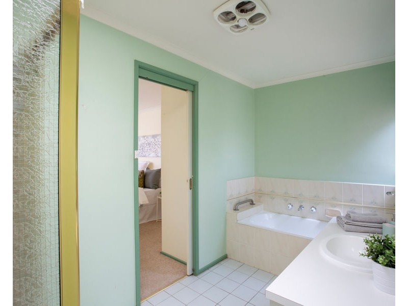 57 Rossiter Avenue, Roxburgh Park VIC 3064