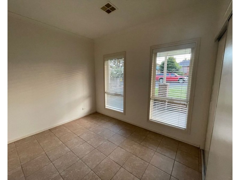 1/27 Birch Avenue, Tullamarine VIC 3043