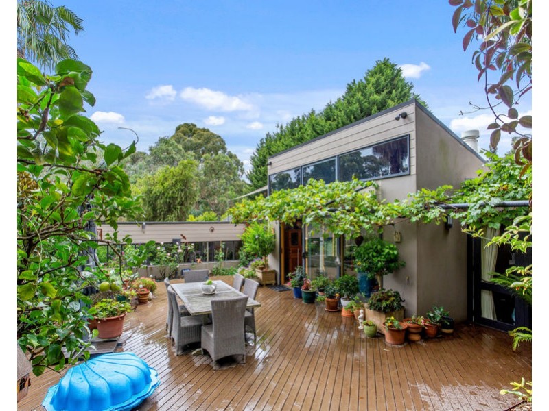 16 Haddon Court, Mitcham VIC 3132