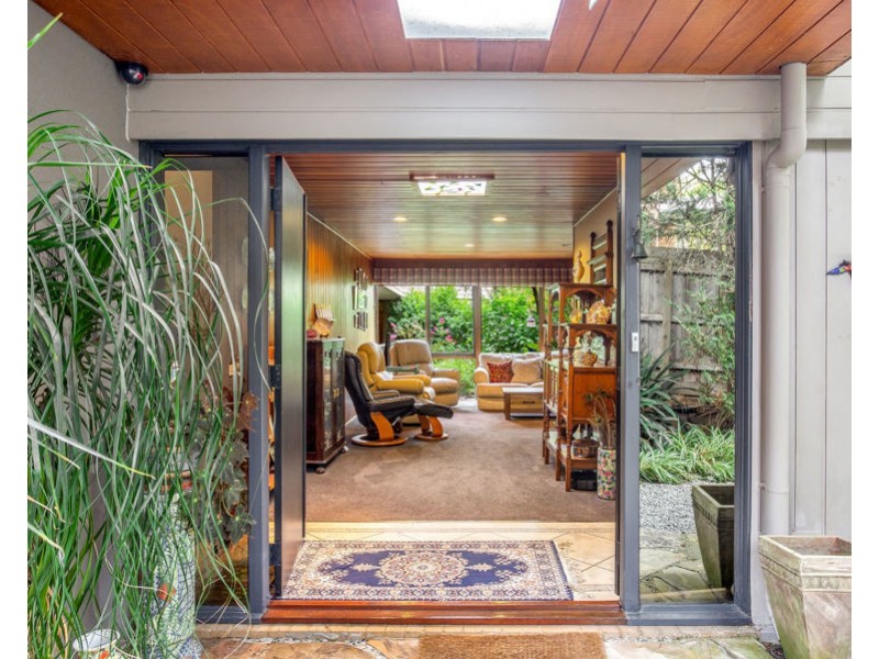 16 Haddon Court, Mitcham VIC 3132