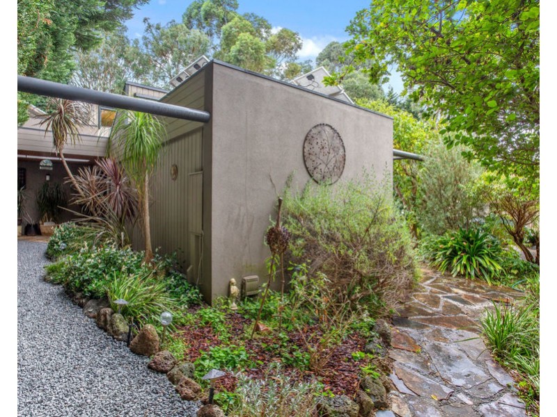 16 Haddon Court, Mitcham VIC 3132
