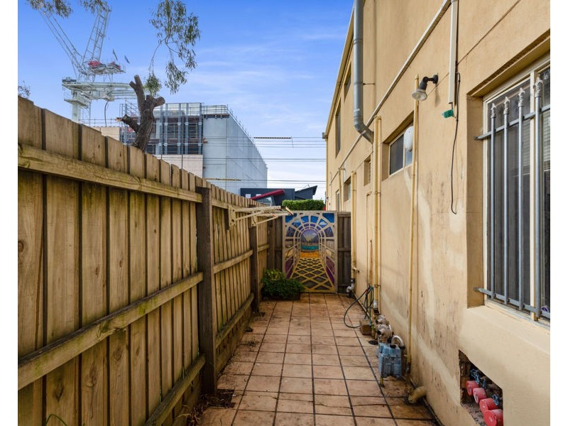 2/71a Holmes Street, Brunswick VIC 3056