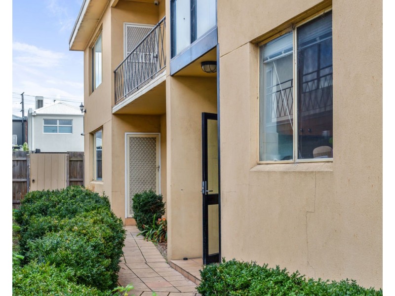 2/71a Holmes Street, Brunswick VIC 3056