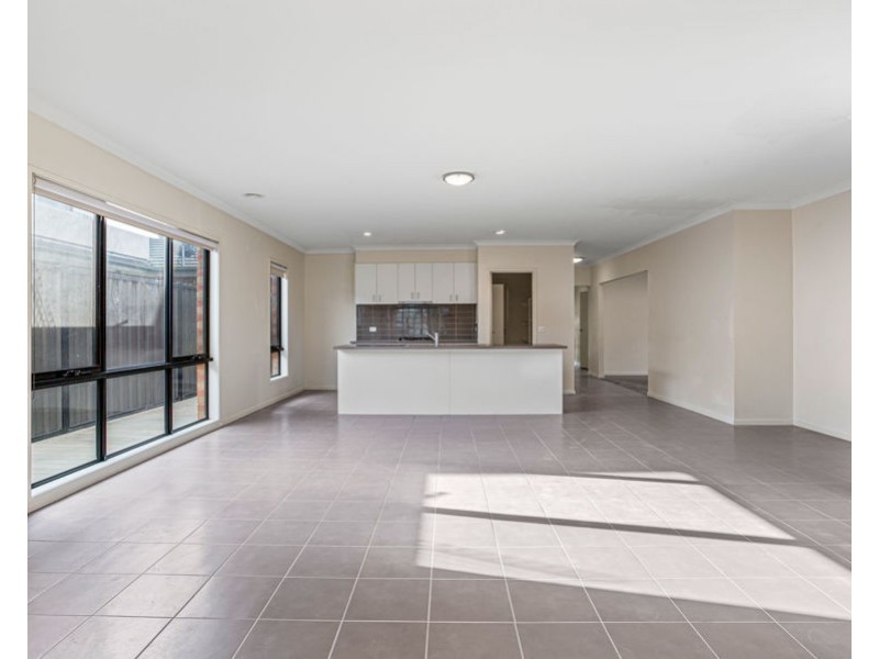 5 Glenbrae Street, Craigieburn VIC 3064
