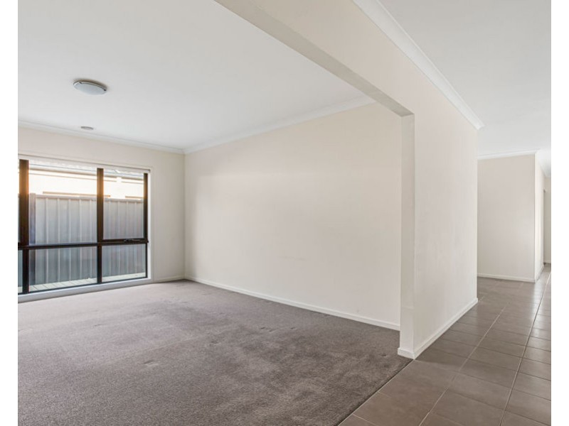 5 Glenbrae Street, Craigieburn VIC 3064